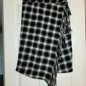 Skirt with black and gray. It is sweater material and knee length. Only worn 1.